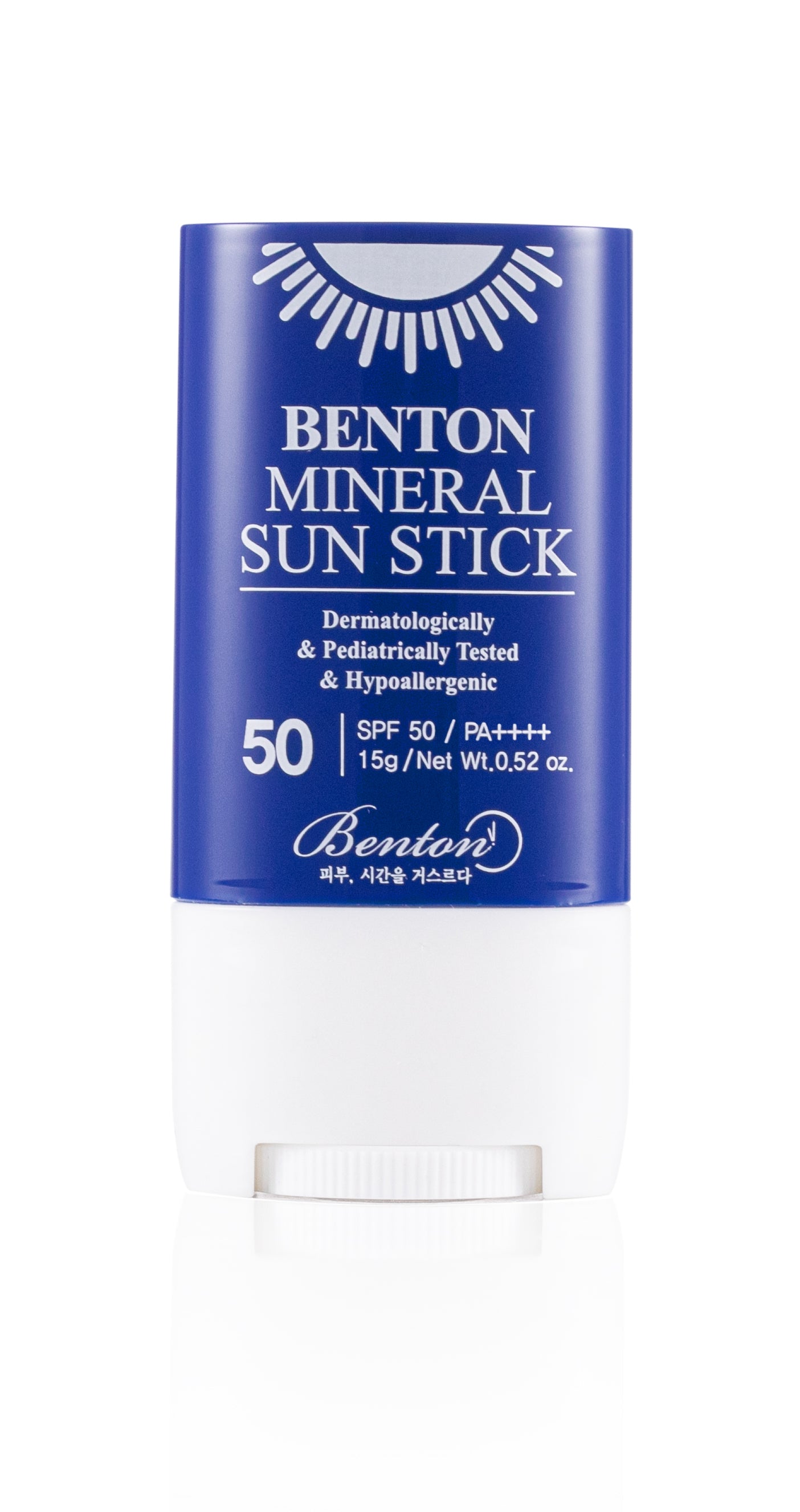 Le doux BENTON Mineral Sun Stick SPF50 PA++++ protège de manière fiable la peau des rayons du soleil grâce aux filtres minéraux. Le bâton est idéal car l'écran solaire blanc et solide avec une formulation de baume bâtonnet s'étend uniformément sur la peau. De plus, l'écran solaire est une excellente alternative pour toute personne sensible aux filtres UV chimiques.